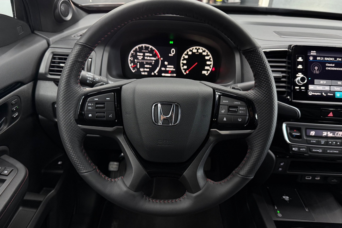 Ponuka vozidiel / Honda Ridgeline 3.5 Black Edition Double Cab 4x4 A/T - video