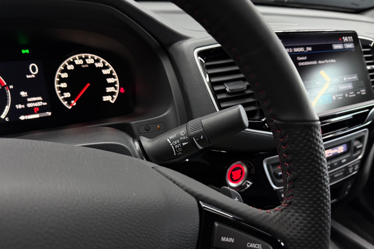 Ponuka vozidiel / Honda Ridgeline 3.5 Black Edition Double Cab 4x4 A/T - video