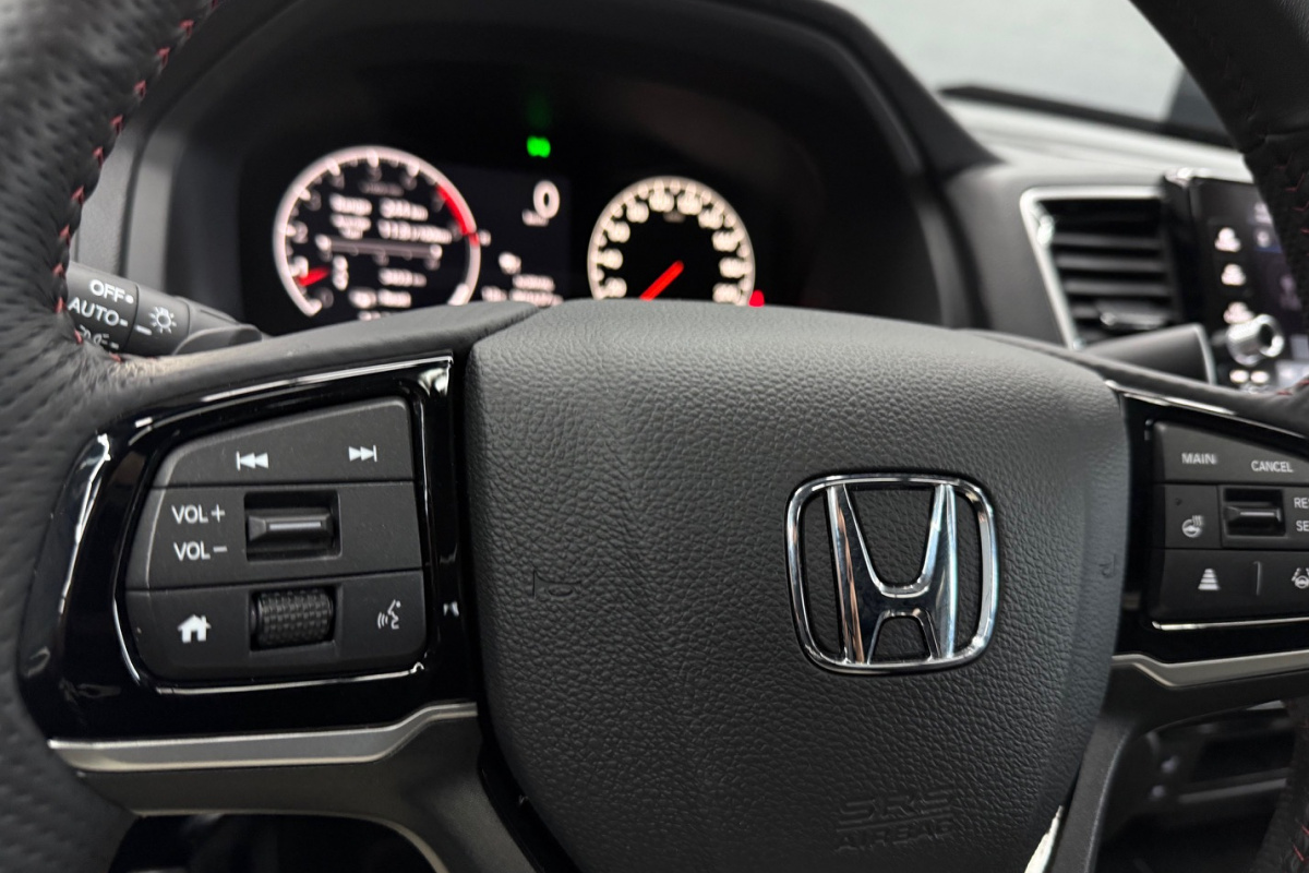 Ponuka vozidiel / Honda Ridgeline 3.5 Black Edition Double Cab 4x4 A/T - video