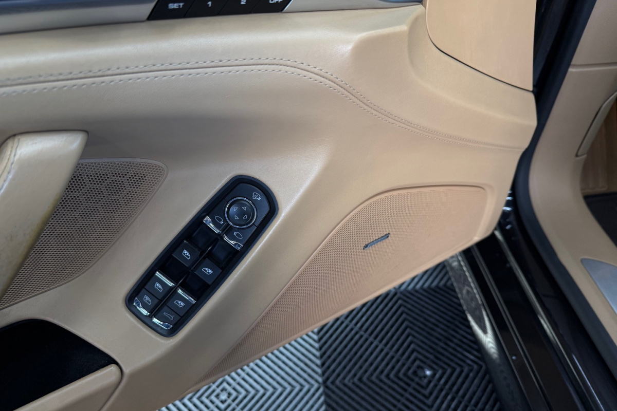 Ponuka vozidiel / Porsche Panamera 3.0 Diesel Tiptronic S - video Ponuka vozidiel / Porsche Panamera 3.0 Diesel Tiptronic S - video