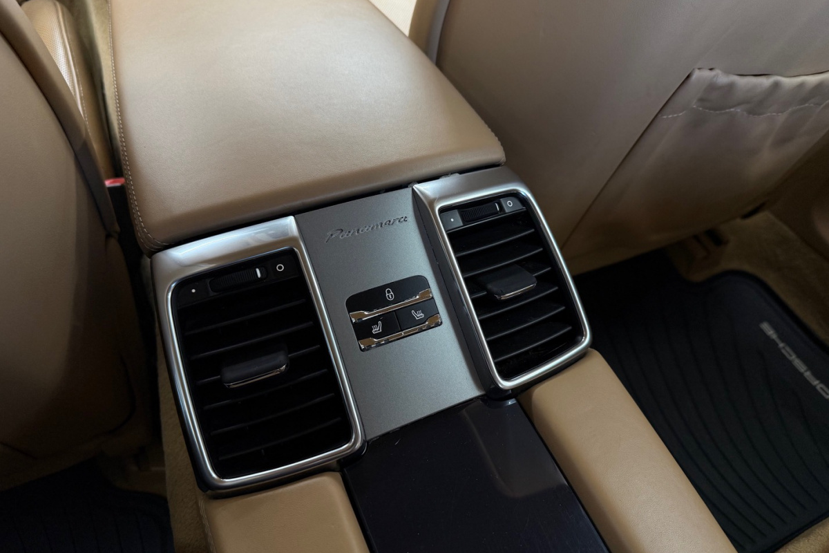 Ponuka vozidiel / Porsche Panamera 3.0 Diesel Tiptronic S - video Ponuka vozidiel / Porsche Panamera 3.0 Diesel Tiptronic S - video