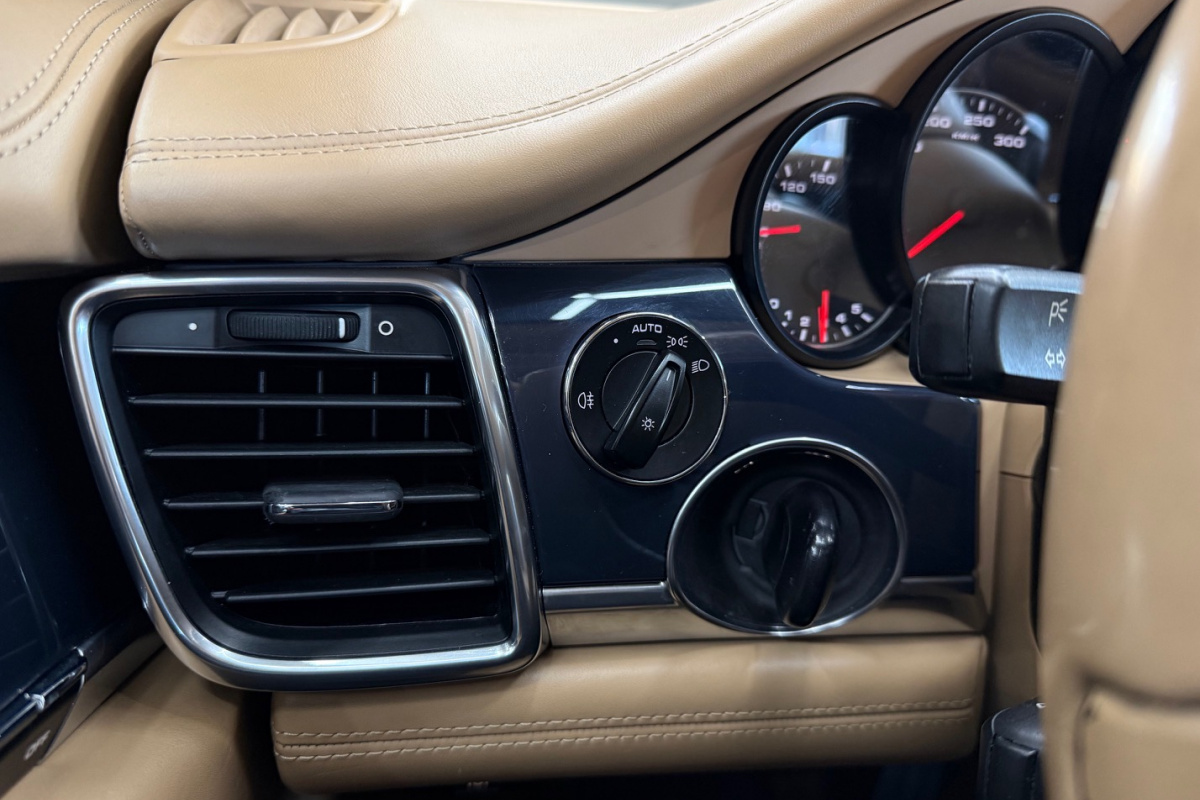 Ponuka vozidiel / Porsche Panamera 3.0 Diesel Tiptronic S - video