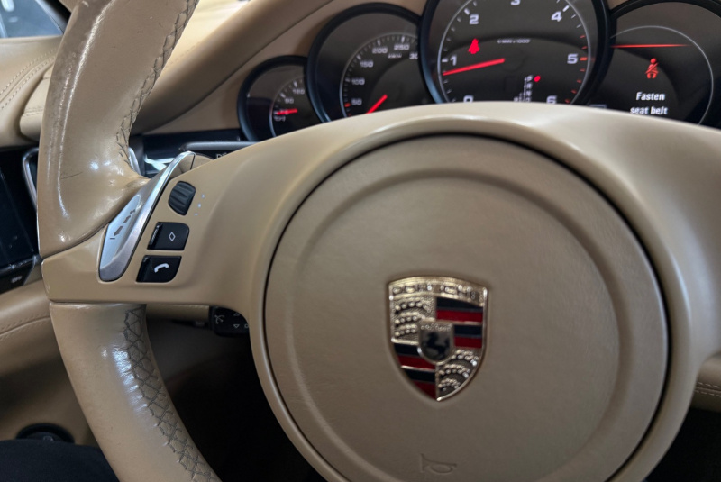 Ponuka vozidiel / Porsche Panamera 3.0 Diesel Tiptronic S - video Ponuka vozidiel / Porsche Panamera 3.0 Diesel Tiptronic S - video