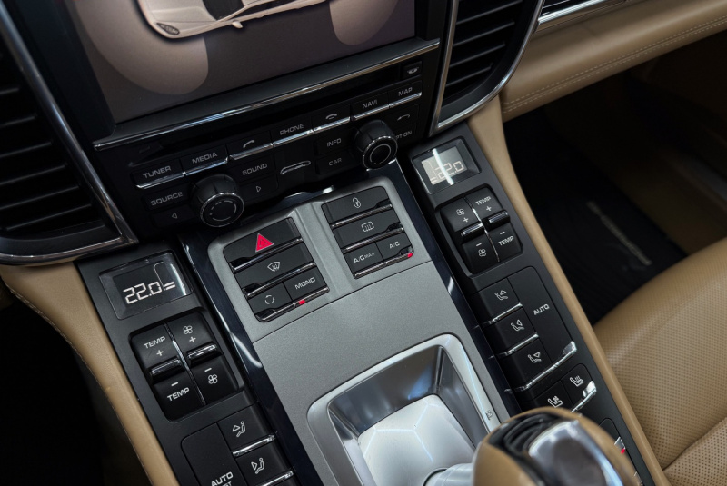 Ponuka vozidiel / Porsche Panamera 3.0 Diesel Tiptronic S - video Ponuka vozidiel / Porsche Panamera 3.0 Diesel Tiptronic S - video