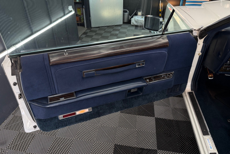  Ponuka vozidiel / Lincoln Continental Mark V Collector S Series edition Cartier 7.5 V8 - video