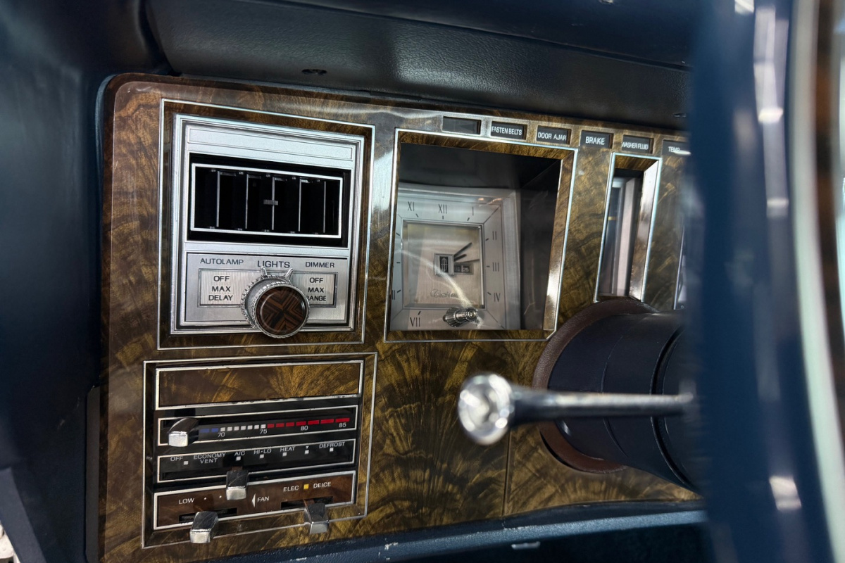 Ponuka vozidiel / Lincoln Continental Mark V Collector S Series edition Cartier 7.5 V8 - video