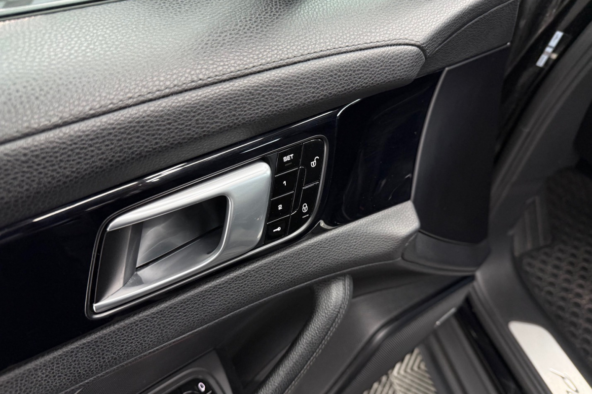 Ponuka vozidiel / Porsche Panamera 4 ST 4x4 A/T  - video