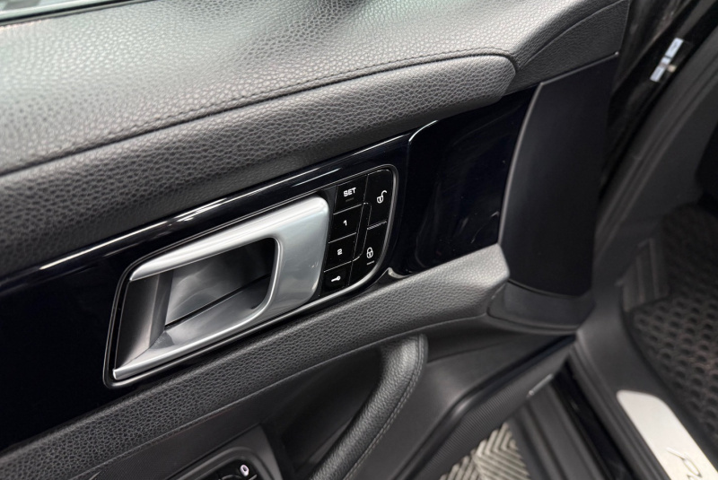  Ponuka vozidiel / Porsche Panamera 4 ST 4x4 A/T  - video