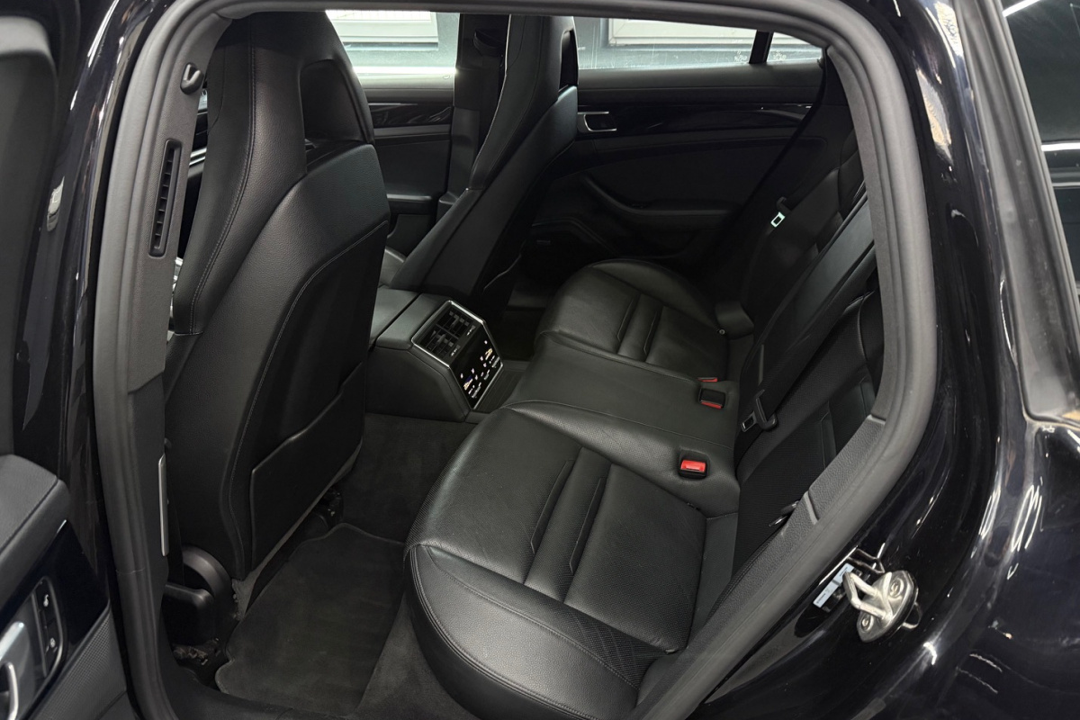 Ponuka vozidiel / Porsche Panamera 4 ST 4x4 A/T - video Ponuka vozidiel / Porsche Panamera 4 ST 4x4 A/T - video