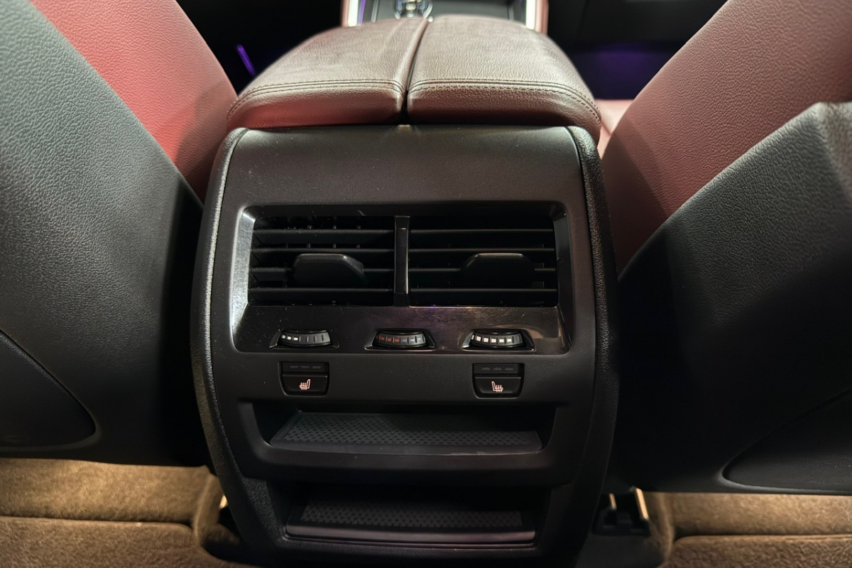 Ponuka vozidiel / BMW X6 xDrive 40i A/T - video