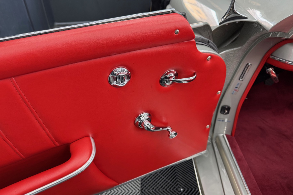 Ponuka vozidiel / Mercedes-Benz SL 190 - video