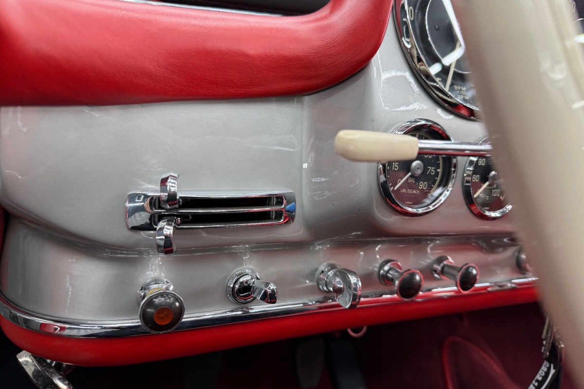 Ponuka vozidiel / Mercedes-Benz SL 190 - video