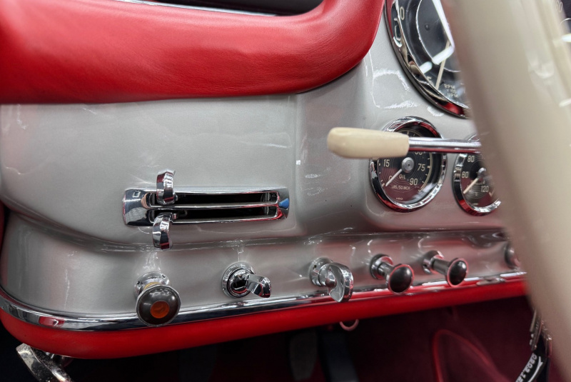  Ponuka vozidiel / Mercedes-Benz SL 190 - video