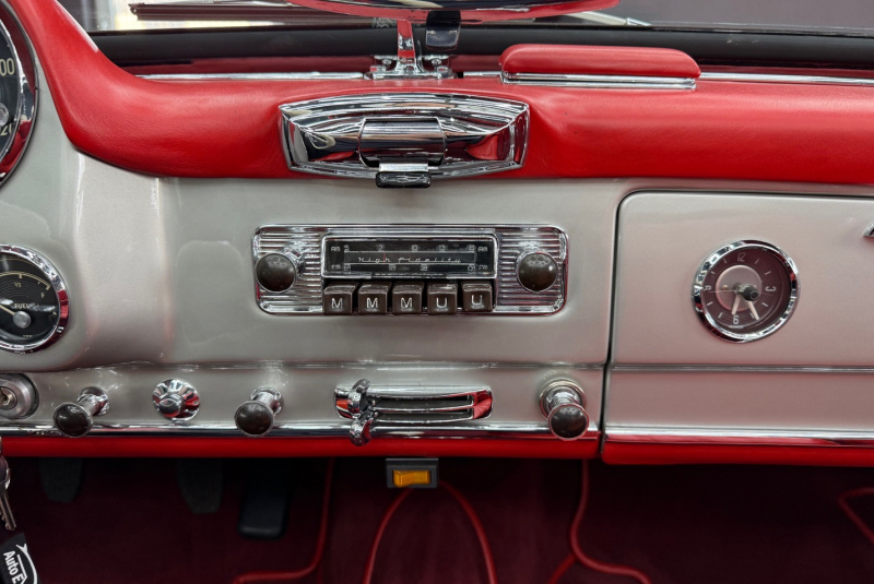  Ponuka vozidiel / Mercedes-Benz SL 190 - video