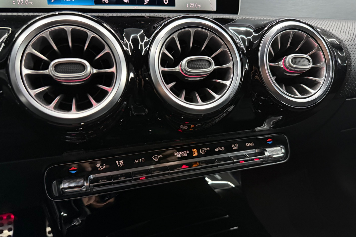 Ponuka vozidiel / Mercedes-Benz CLA Kupé 180 A/T - video