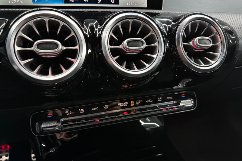  Ponuka vozidiel / Mercedes-Benz CLA Kupé 180 A/T - video