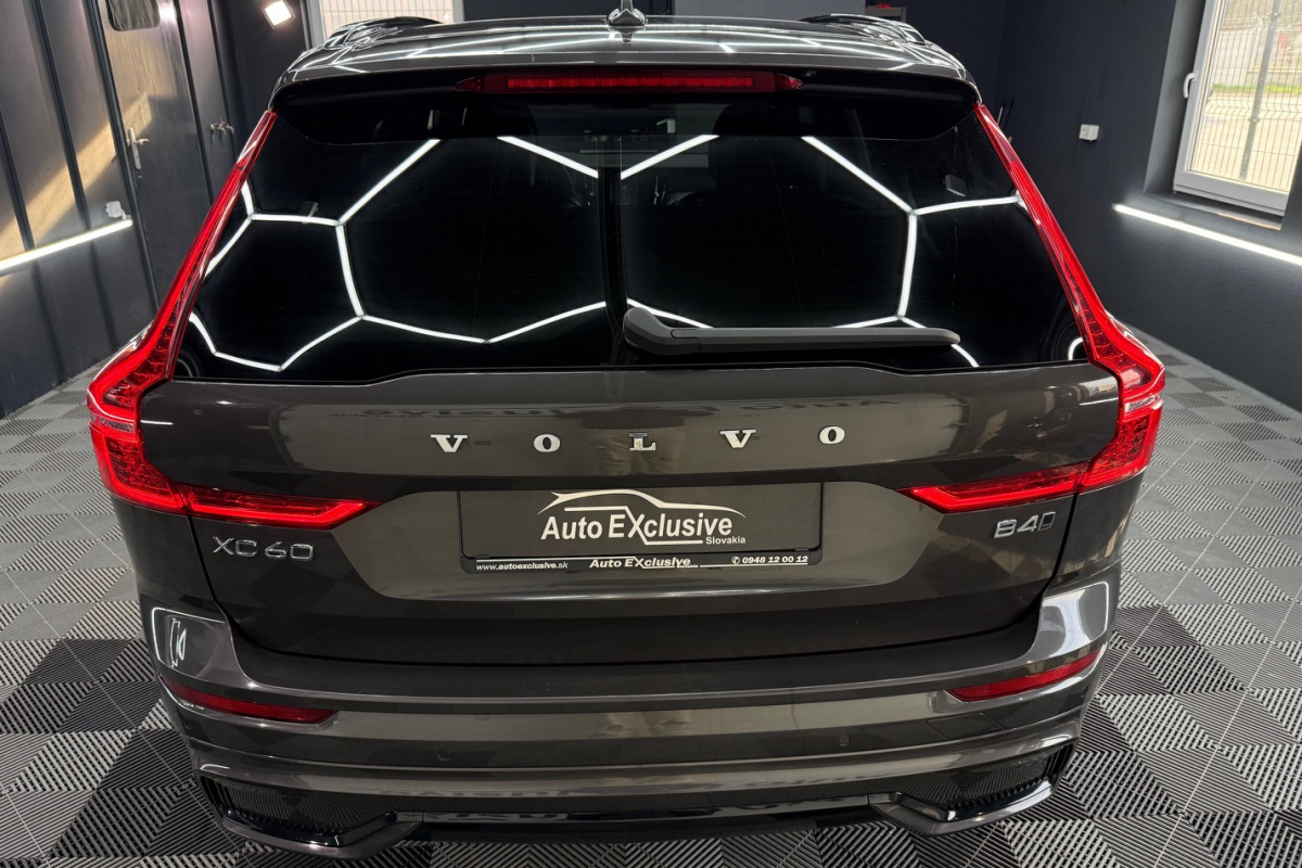 Ponuka vozidiel / Volvo XC60 2.0 B4 mHEV R-Design AWD A/T - video