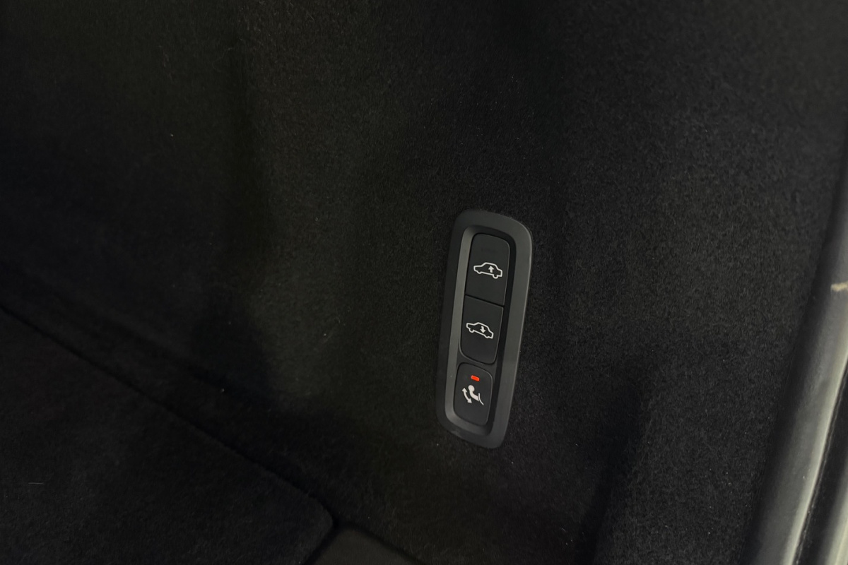 Ponuka vozidiel / Volvo XC60 2.0 B4 mHEV R-Design AWD A/T - video Ponuka vozidiel / Volvo XC60 2.0 B4 mHEV R-Design AWD A/T - video