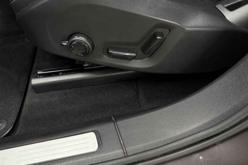  Ponuka vozidiel / Volvo XC60 2.0 B4 mHEV R-Design AWD A/T - video