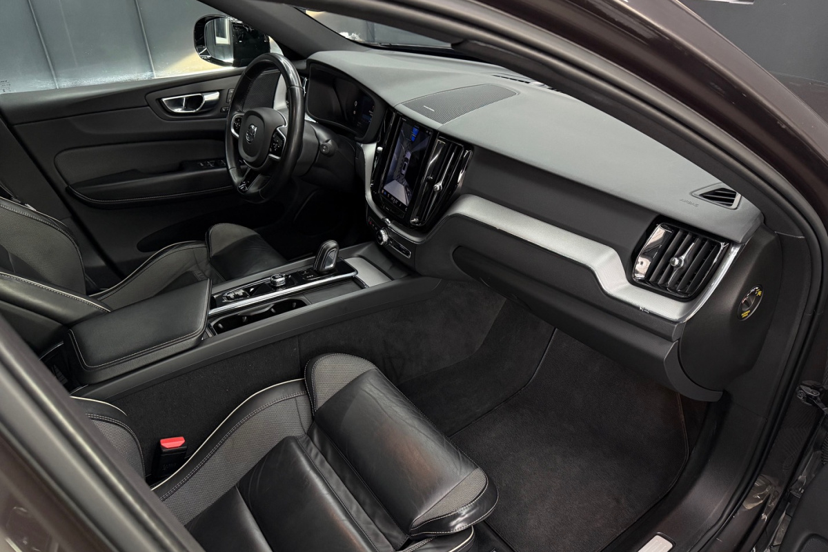 Ponuka vozidiel / Volvo XC60 2.0 B4 mHEV R-Design AWD A/T - video Ponuka vozidiel / Volvo XC60 2.0 B4 mHEV R-Design AWD A/T - video