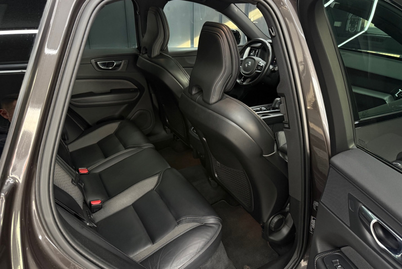  Ponuka vozidiel / Volvo XC60 2.0 B4 mHEV R-Design AWD A/T - video