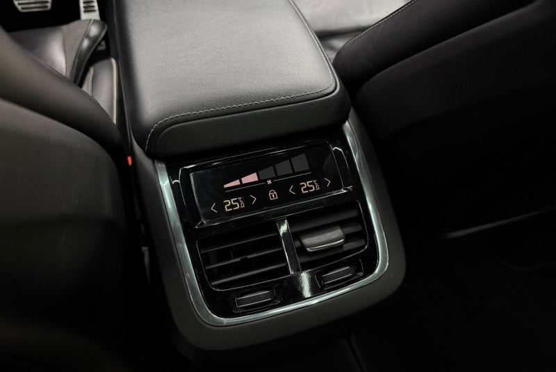  Ponuka vozidiel / Volvo XC60 2.0 B4 mHEV R-Design AWD A/T - video