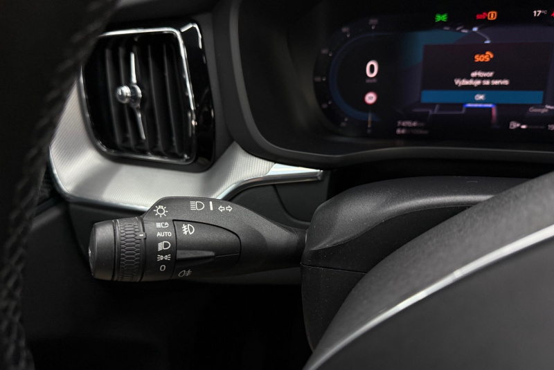  Ponuka vozidiel / Volvo XC60 2.0 B4 mHEV R-Design AWD A/T - video