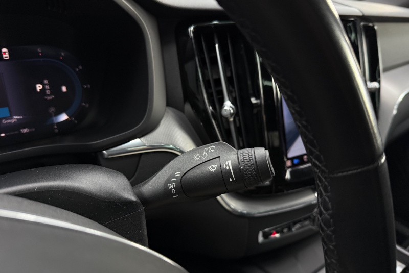  Ponuka vozidiel / Volvo XC60 2.0 B4 mHEV R-Design AWD A/T - video