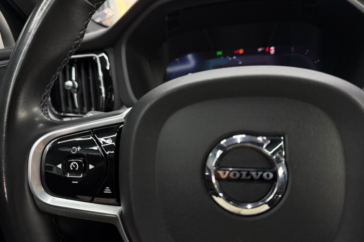 Ponuka vozidiel / Volvo XC60 2.0 B4 mHEV R-Design AWD A/T - video Ponuka vozidiel / Volvo XC60 2.0 B4 mHEV R-Design AWD A/T - video