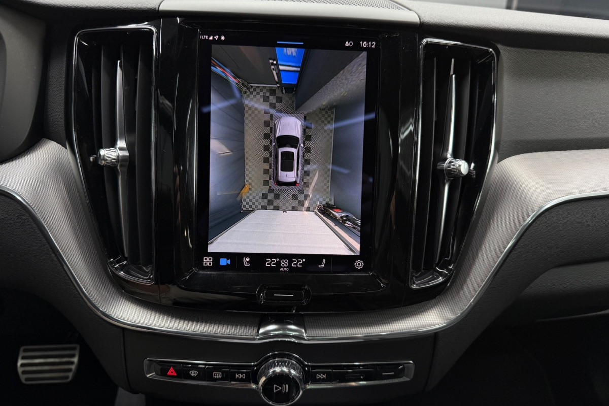 Ponuka vozidiel / Volvo XC60 2.0 B4 mHEV R-Design AWD A/T - video Ponuka vozidiel / Volvo XC60 2.0 B4 mHEV R-Design AWD A/T - video