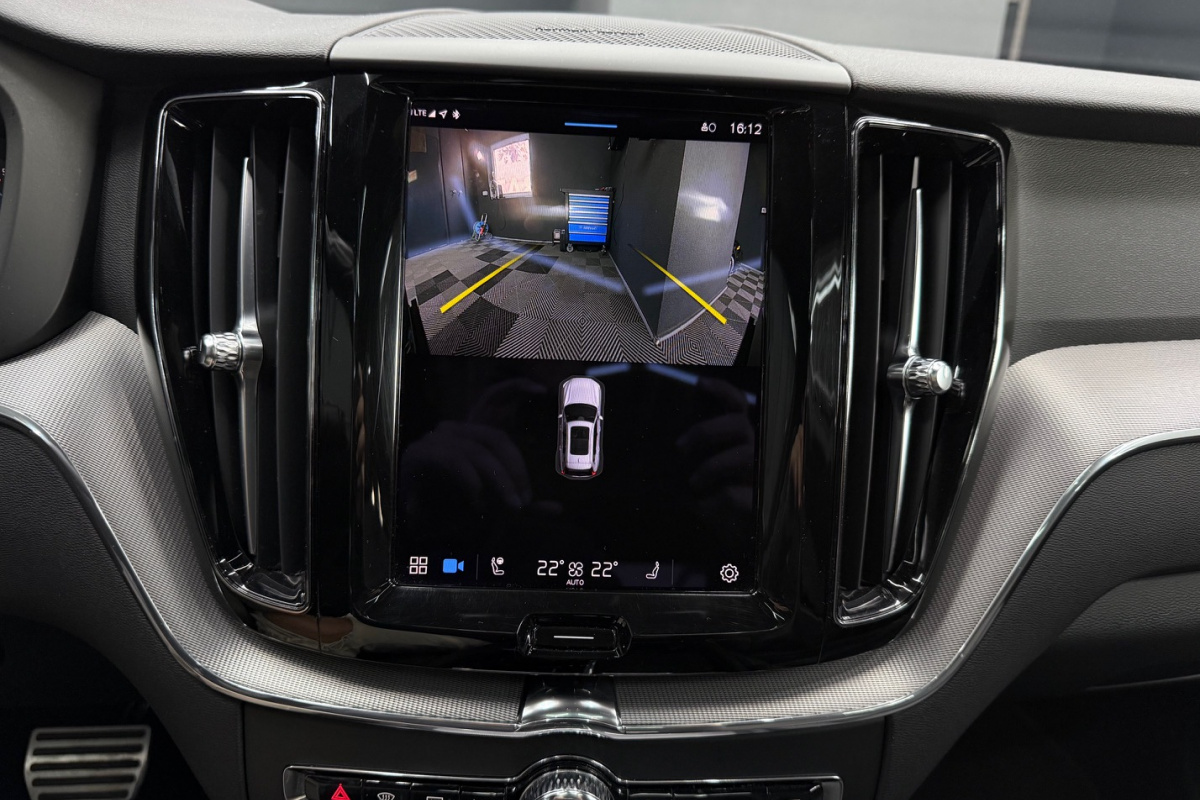 Ponuka vozidiel / Volvo XC60 2.0 B4 mHEV R-Design AWD A/T - video Ponuka vozidiel / Volvo XC60 2.0 B4 mHEV R-Design AWD A/T - video