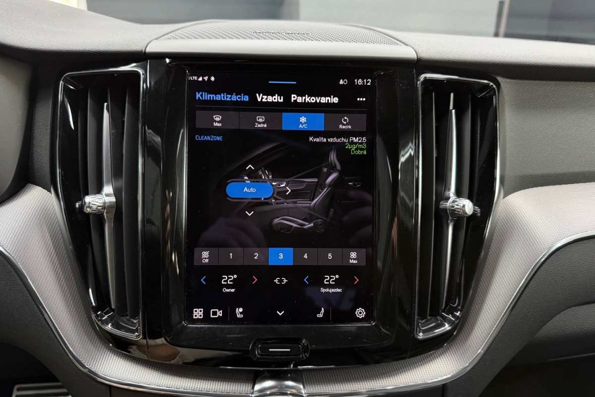 Ponuka vozidiel / Volvo XC60 2.0 B4 mHEV R-Design AWD A/T - video Ponuka vozidiel / Volvo XC60 2.0 B4 mHEV R-Design AWD A/T - video