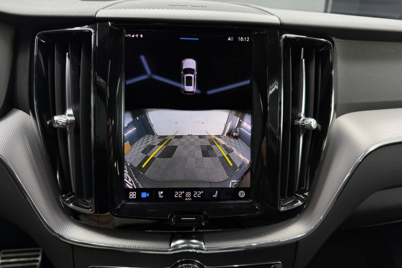  Ponuka vozidiel / Volvo XC60 2.0 B4 mHEV R-Design AWD A/T - video