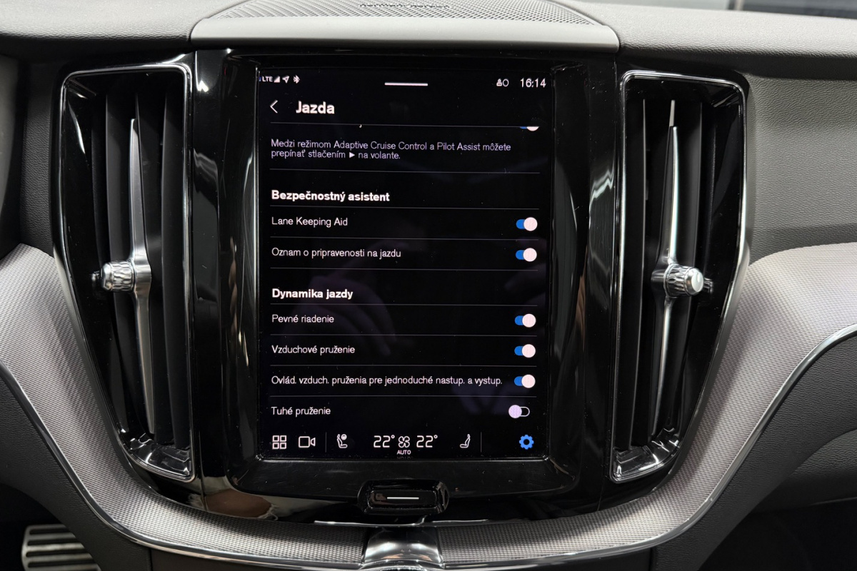 Ponuka vozidiel / Volvo XC60 2.0 B4 mHEV R-Design AWD A/T - video Ponuka vozidiel / Volvo XC60 2.0 B4 mHEV R-Design AWD A/T - video