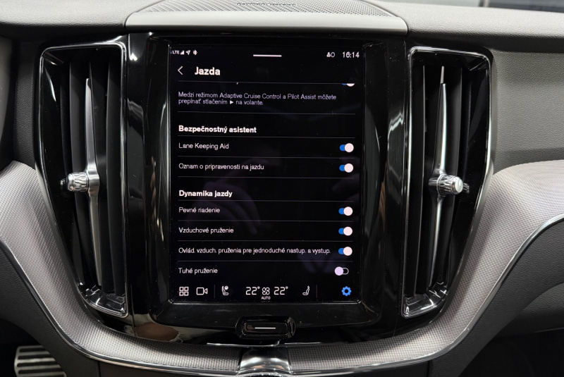 Ponuka vozidiel / Volvo XC60 2.0 B4 mHEV R-Design AWD A/T - video Ponuka vozidiel / Volvo XC60 2.0 B4 mHEV R-Design AWD A/T - video