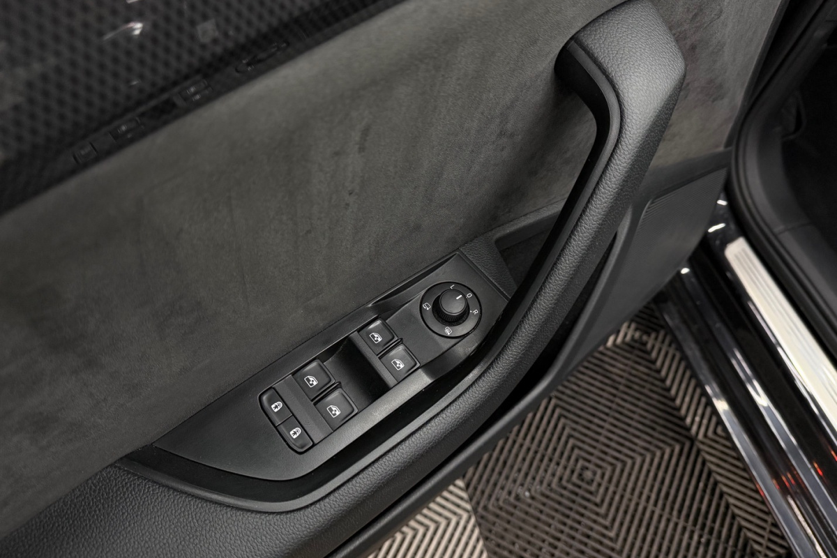 Ponuka vozidiel / Škoda Superb Combi 2.0 TDI Sportline DSG - video Ponuka vozidiel / Škoda Superb Combi 2.0 TDI Sportline DSG - video