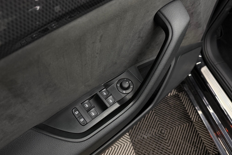 Ponuka vozidiel / Škoda Superb Combi 2.0 TDI Sportline DSG - video Ponuka vozidiel / Škoda Superb Combi 2.0 TDI Sportline DSG - video