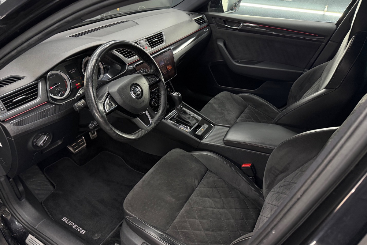 Ponuka vozidiel / Škoda Superb Combi 2.0 TDI Sportline DSG - video