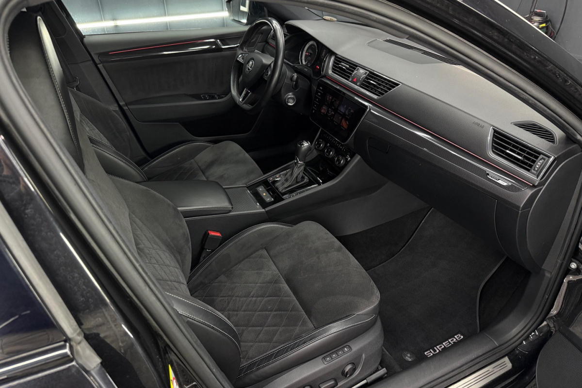 Ponuka vozidiel / Škoda Superb Combi 2.0 TDI Sportline DSG - video