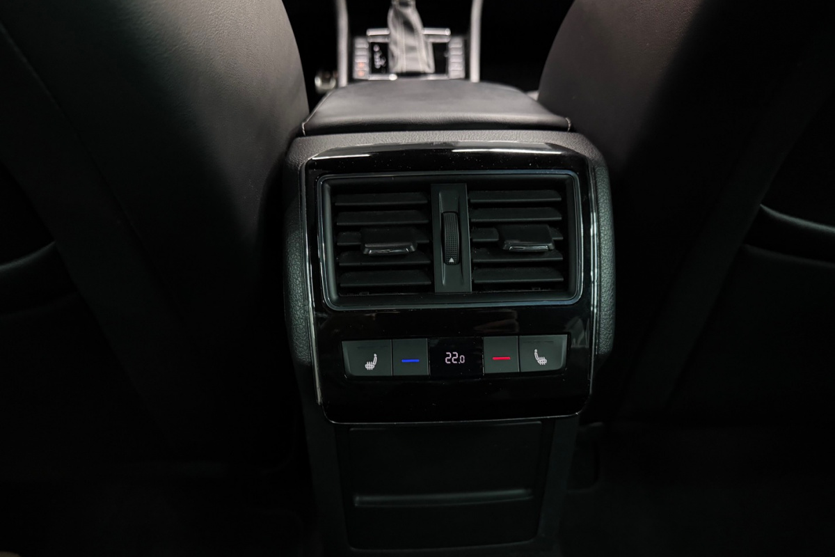 Ponuka vozidiel / Škoda Superb Combi 2.0 TDI Sportline DSG - video Ponuka vozidiel / Škoda Superb Combi 2.0 TDI Sportline DSG - video