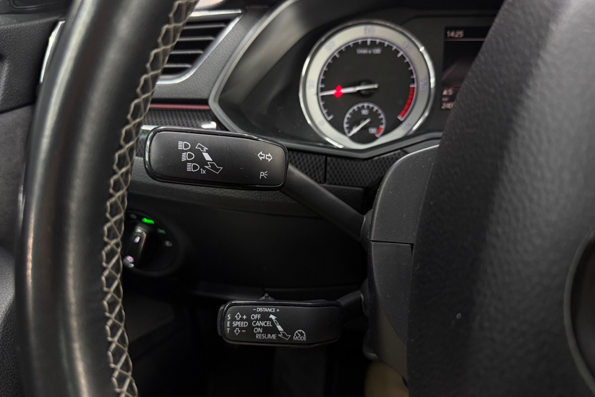 Ponuka vozidiel / Škoda Superb Combi 2.0 TDI Sportline DSG - video