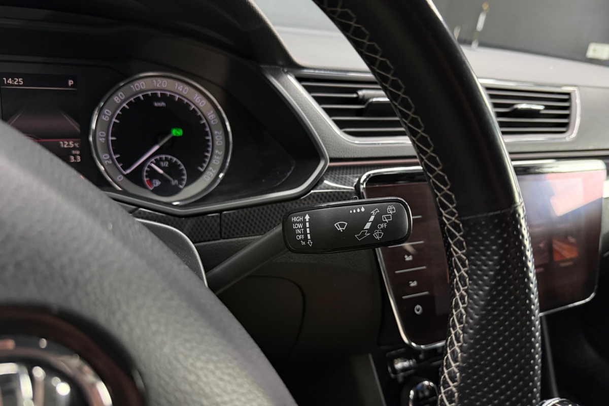 Ponuka vozidiel / Škoda Superb Combi 2.0 TDI Sportline DSG - video