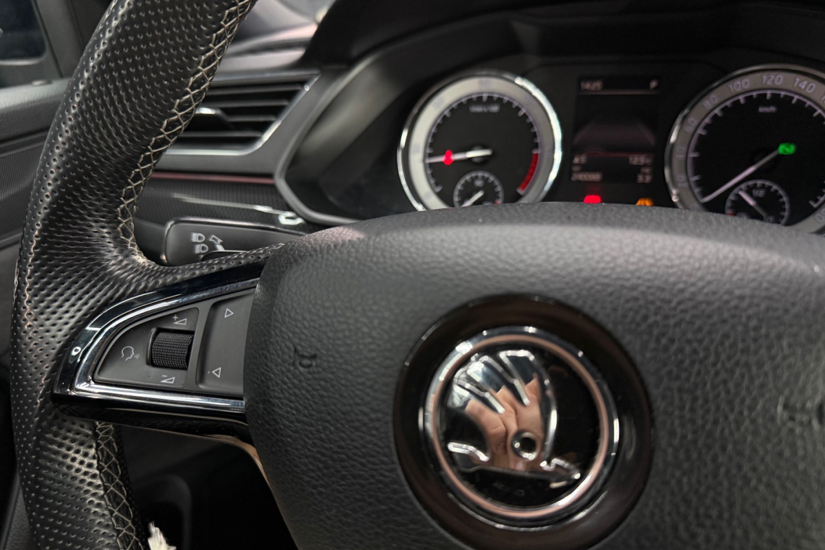 Ponuka vozidiel / Škoda Superb Combi 2.0 TDI Sportline DSG - video Ponuka vozidiel / Škoda Superb Combi 2.0 TDI Sportline DSG - video