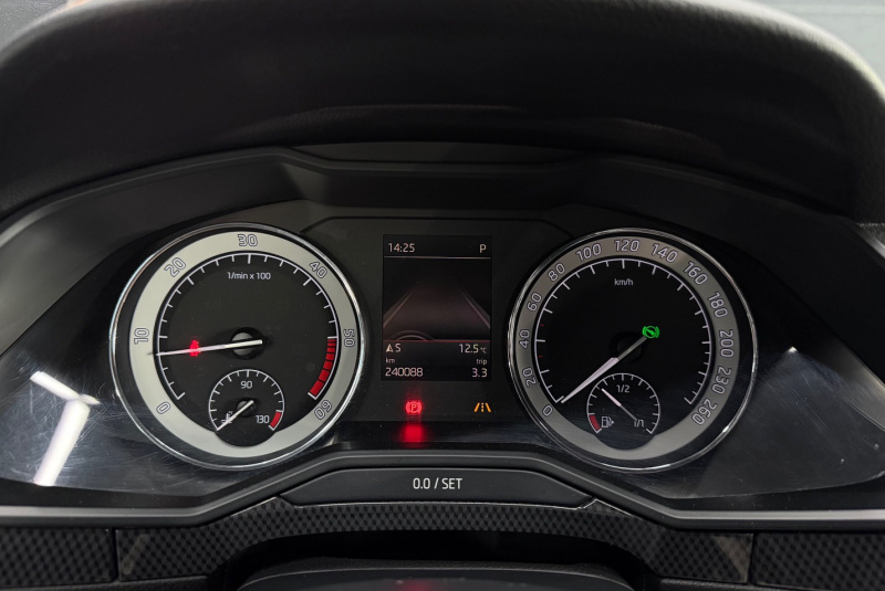 Ponuka vozidiel / Škoda Superb Combi 2.0 TDI Sportline DSG - video Ponuka vozidiel / Škoda Superb Combi 2.0 TDI Sportline DSG - video