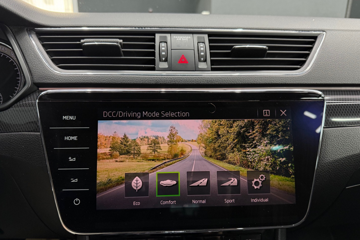 Ponuka vozidiel / Škoda Superb Combi 2.0 TDI Sportline DSG - video Ponuka vozidiel / Škoda Superb Combi 2.0 TDI Sportline DSG - video