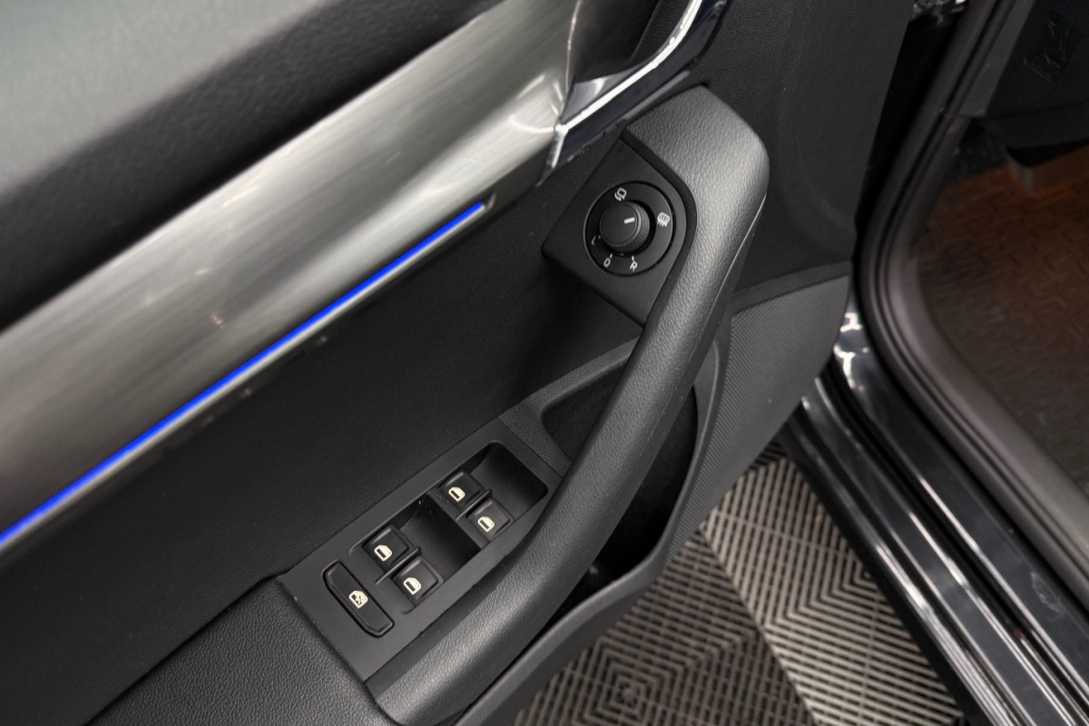 Ponuka vozidiel / Škoda Octavia Combi 2.0 TDI Ambition DSG - video Ponuka vozidiel / Škoda Octavia Combi 2.0 TDI Ambition DSG - video