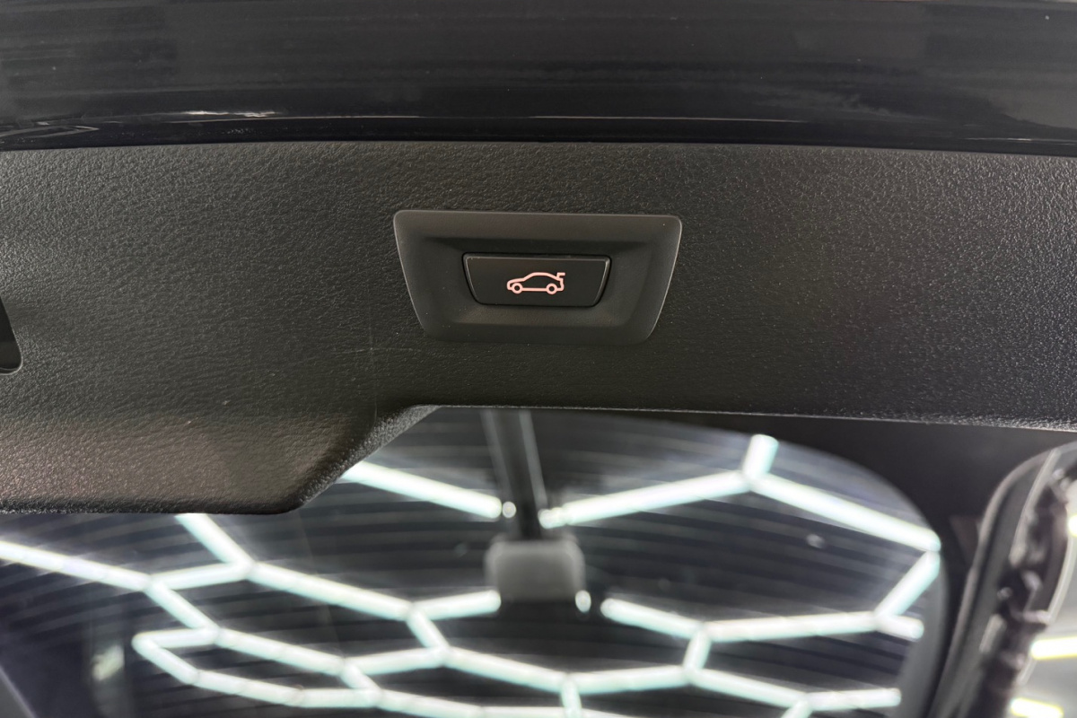 Ponuka vozidiel / BMW X6 xDrive 30d Standard A/T - video