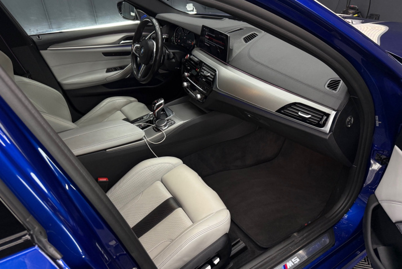  Ponuka vozidiel / BMW M5 COMPETITION - AKRAPOVIČ - KERAMICKÉ BRZDY - CARBON - video