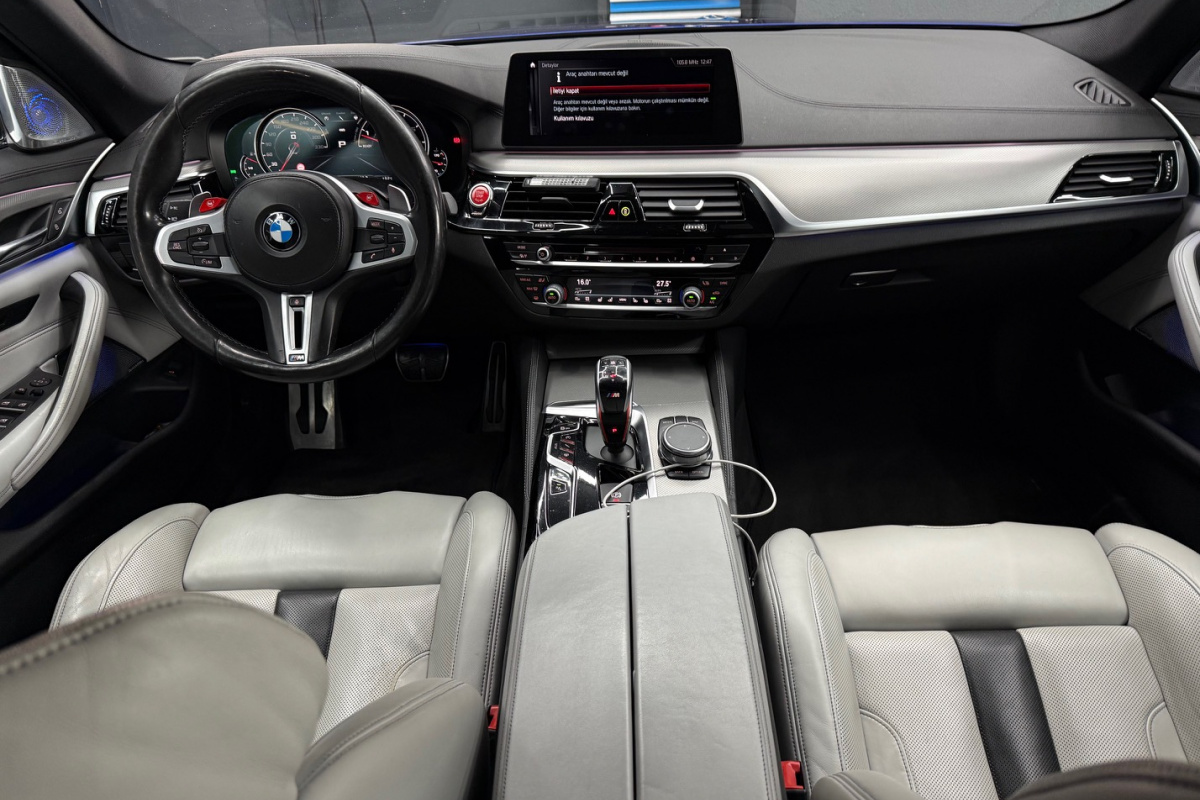 Ponuka vozidiel / BMW M5 COMPETITION - AKRAPOVIČ - KERAMICKÉ BRZDY - CARBON - video Ponuka vozidiel / BMW M5 COMPETITION - AKRAPOVIČ - KERAMICKÉ BRZDY - CARBON - video