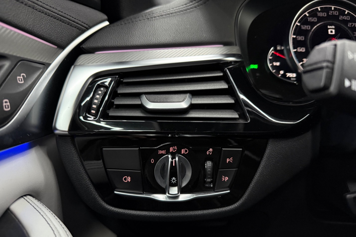 Ponuka vozidiel / BMW M5 COMPETITION - AKRAPOVIČ - KERAMICKÉ BRZDY - CARBON - video Ponuka vozidiel / BMW M5 COMPETITION - AKRAPOVIČ - KERAMICKÉ BRZDY - CARBON - video